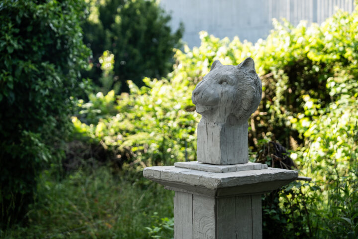 Laurent Le Deunff, "Tête de tigre", 2020, Vue de l'exposition "Vous qui errez à travers le monde" au FRAC Alsace - Photo : Sébastien Buzov Laurent Le Deunff, "Tête de tigre", 2020, Vue de l'exposition "Vous qui errez à travers le monde" au FRAC Alsace - Photo : Sébastien Buzov