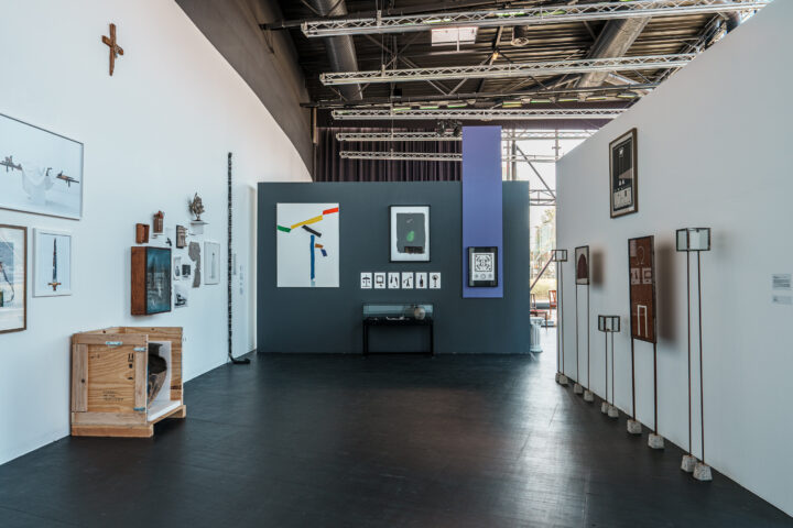 Vue de l'exposition "À la gloire de l'objet" - Estelle Hoffert au FRAC Alsace - Crédit photo : Sébastien Buzov