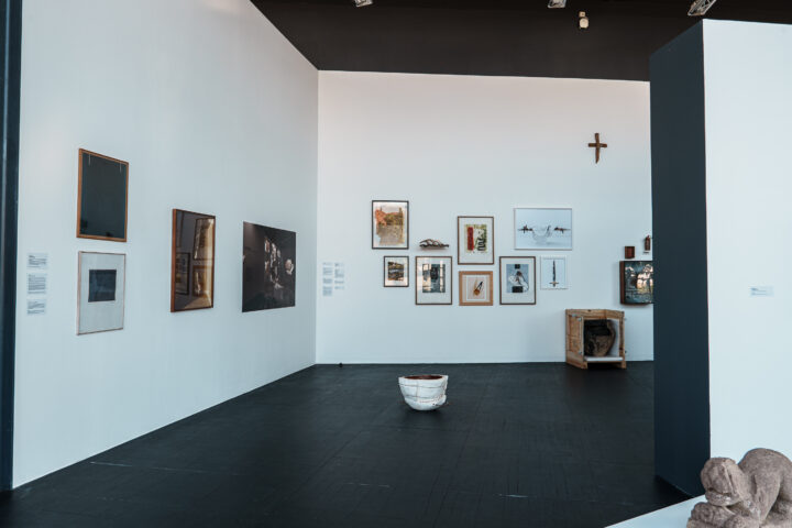 Vue de l'exposition "À la gloire de l'objet" - Estelle Hoffert au FRAC Alsace - Crédit photo : Sébastien Buzov