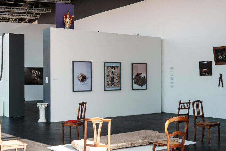 Vue de l'exposition "À la gloire de l'objet" - Estelle Hoffert au FRAC Alsace - Crédit photo : Sébastien Buzov